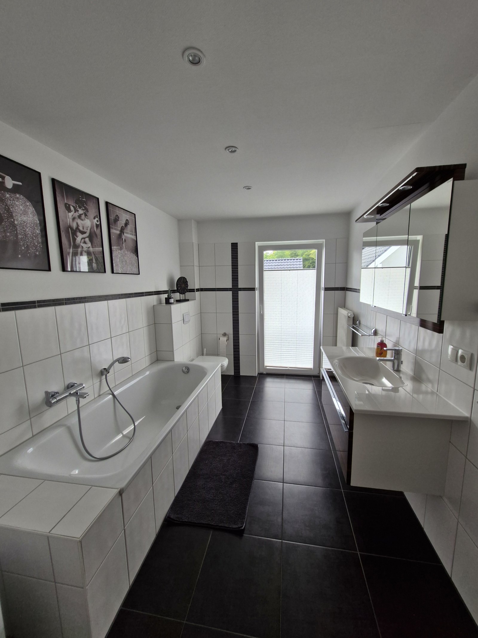 Bad 1 (mit Badewanne) Bad 1