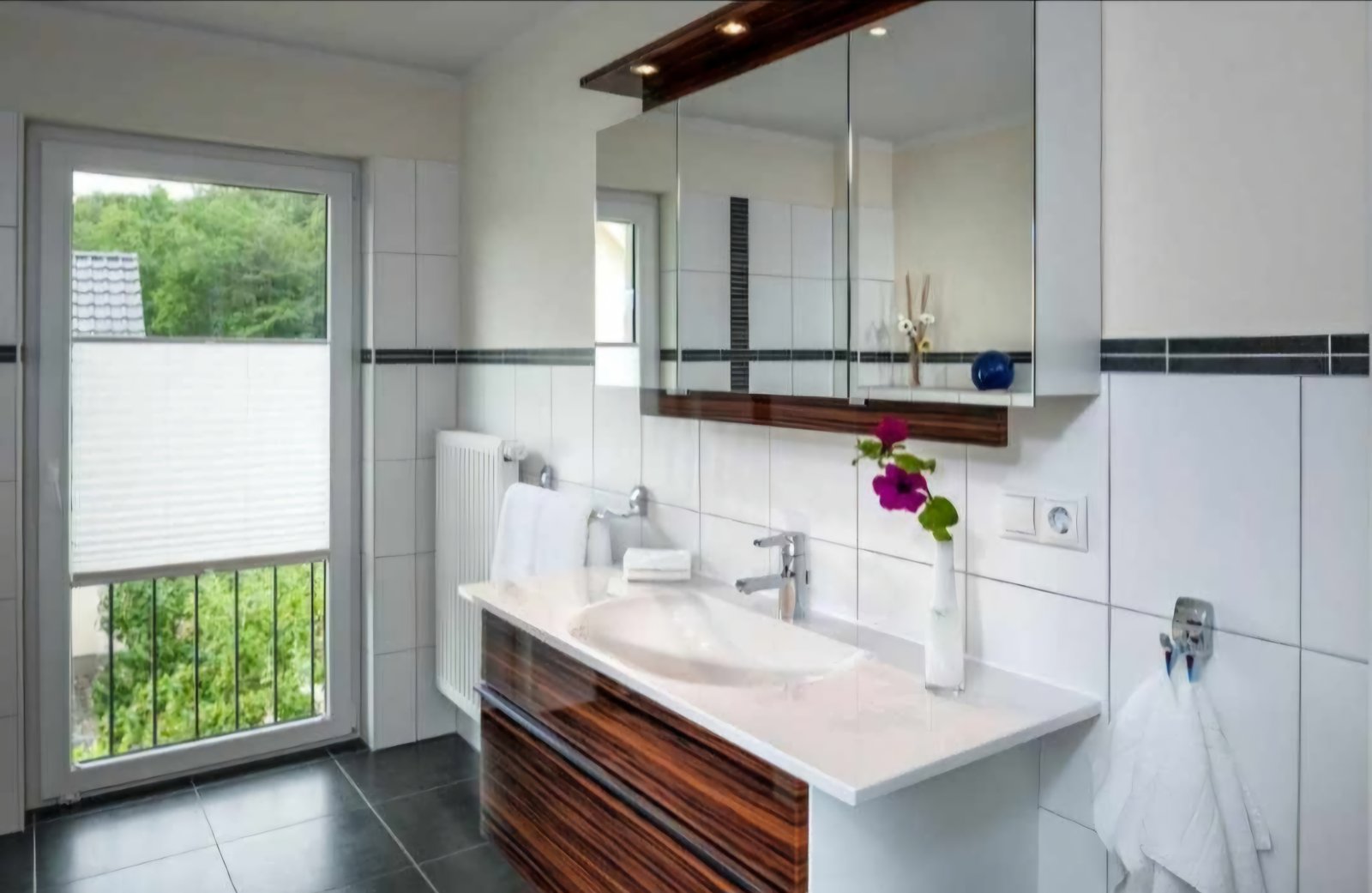 Bad 1 (mit Badewanne) Bad 1 (mit Badewanne)