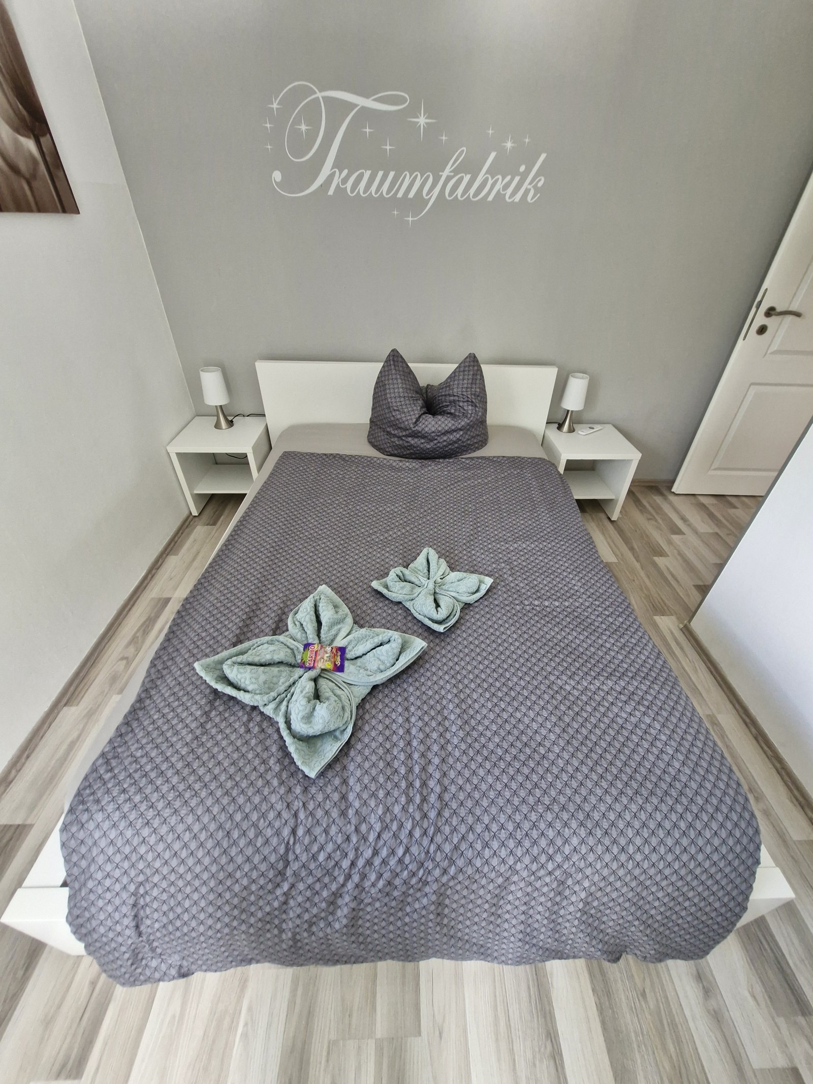 Schlafzimmer 3 mit französischem Doppelbett Schlafzimmer 3 mit französischem Doppelbett