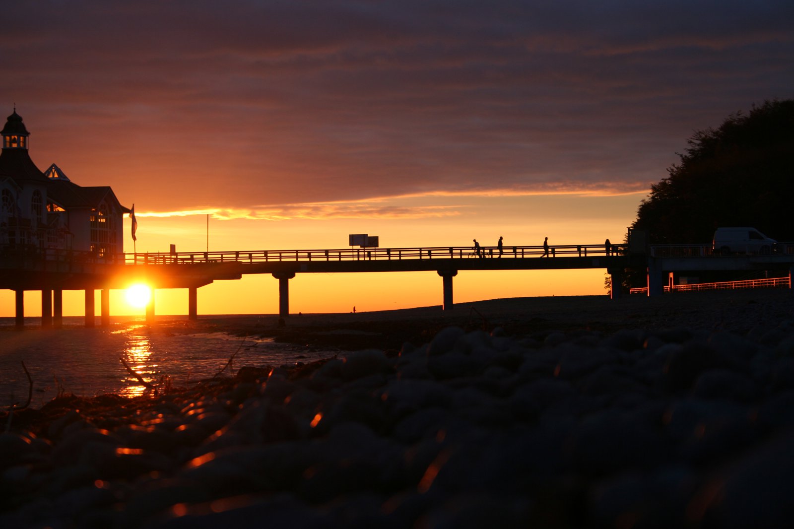 Seebrücke von Sellin bei Sonnenuntergang